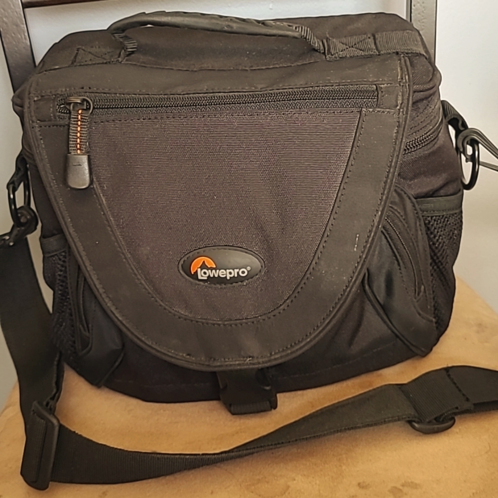 Lowepro Nova 3 AW Camera Bag
